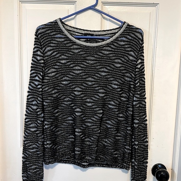 Fate Sweaters - Fate Black‎ and Silver Metallic sweater size small